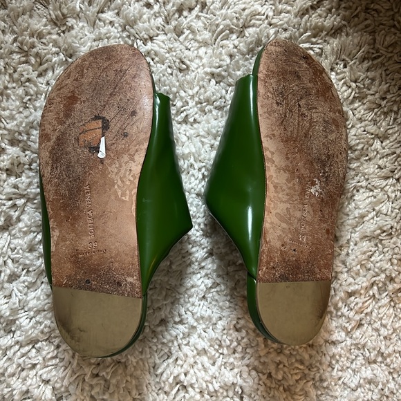 Bottega Veneta Cushion Slides in Jalapeño Green - Picture 3 of 5